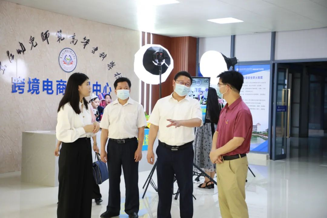 覃子骅到崇左幼儿师范高等专科学校调研清廉学校创建工作